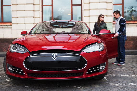Рост продаж обеспечен за счет марки Tesla, на долю которой пришлось около 70% от общего объема, комментирует агентство