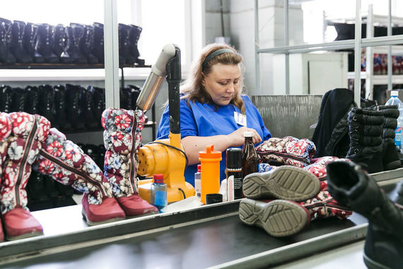 Весна и лето в этом году оказались в целом неудачными для российских продавцов одежды и обуви