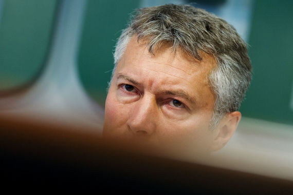 В Свердловской области можно было зарегистрировать Ройзмана, победа над ним могла бы стать символической и перезагрузила бы имидж губернатора, – поясняет президент «Петербургской политики» Михаил Виноградов