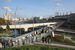 Одна из самых сложных конструкций — парящий мост протяженностью 244,4 м. Во время испытаний мост выдержал тестовые нагрузки 240 т. Это означает, что единовременно на смотровой площадке смогут находиться около 3000-4000 человек