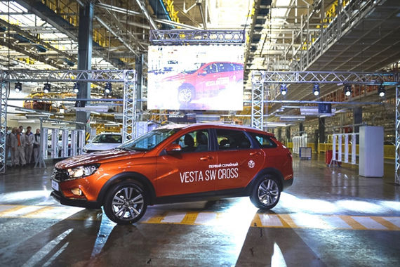 Vesta SW Cross будет соперничать, прежде всего, с другой моделью альянса Renault-Nissan, выпускаемой на мощностях «АвтоВАЗа», - Renault Sandero Stepway