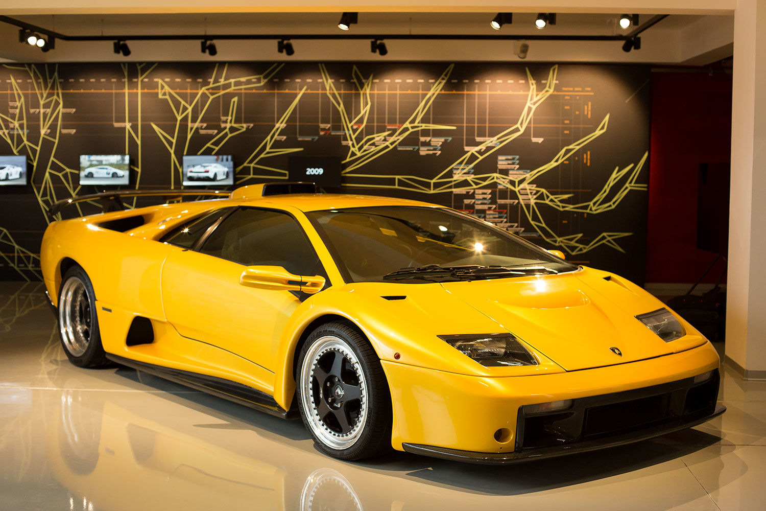 Выставка проходит в новом выставочном пространстве музея «Эрарта», построенном специально для масштабных экспозиционных проектов и инсталляций