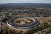 Круглое здание на фото – кампус новой штаб-квартиры компании Apple Park в городе Купертино (штат Калифорния, США). Когда-то на этом месте располагался университетский городок. Сотрудники корпорации уже успели прозвать свой новый дом «кольцом», «пончиком» или «космическим кораблем»