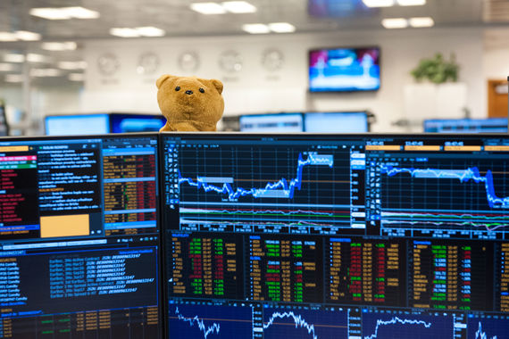 Российские инвесторы тоже могут вложиться в ETF, напоминает гендиректор Velstand Capital Виталий Бутбаев, в том числе обращающиеся в России, но таких немного и затраты высоки