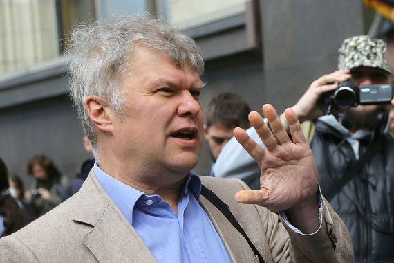 Лидер московского «Яблока» Сергей Митрохин, который хочет выдвигаться в мэры Москвы, обвинял Каца в рейдерстве