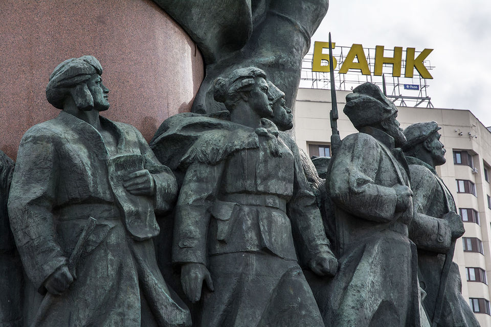 Больше всего сложностей Лукацкий ожидает у «дочек» иностранных банков – у них зачастую используется зарубежное ПО, предоставляемое головной структурой