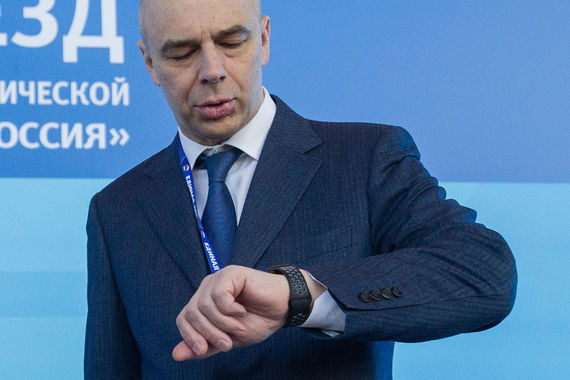 Продажи начались после того, как Минфин объявил условия обмена выпусков с погашением в 2018 и 2030 гг. на дополнительные выпуски соответственно «России-27» и «России-47».
