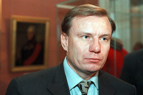 В 1999 г. Владимир Потанин – тогда еще совместно с Михаилом Прохоровым – владел холдинговой компанией «Интеррос» (тогда ей принадлежали «Норильский никель», нефтяная компания «Сиданко» и другие активы, которые позже были объединены в концерн «Силовые машины»). Сейчас Владимир Потанин – по-прежнему владелец «Интерроса» и «Норникеля», крупнейшего производителя никеля и палладия в мире