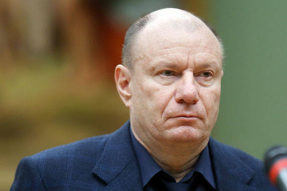 В 1999 г. Владимир Потанин – тогда еще совместно с Михаилом Прохоровым – владел холдинговой компанией «Интеррос» (тогда ей принадлежали «Норильский никель», нефтяная компания «Сиданко» и другие активы, которые позже были объединены в концерн «Силовые машины»). Сейчас Владимир Потанин – по-прежнему владелец «Интерроса» и «Норникеля», крупнейшего производителя никеля и палладия в мире