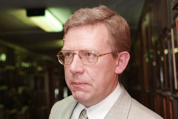 В сентябре 1999 г., когда запускались «Ведомости», Алексей Кудрин уже занимал пост первого заместителя министра финансов – тогда им был Михаил Касьянов. Незадолго до этого он успел поработать в РАО «ЕЭС Россия» в команде Анатолия Чубайса – также в должности зама. С 2000 по 2011 г. Алексей Кудрин комментировал статьи «Ведомостей» в статусе министра финансов. Теперь же он возглавляет Центр стратегических разработок и готовит для президента стратегию реформ