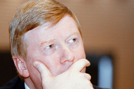 В 1999 г. Анатолий Чубайс стоял у истоков одного из своих главных проектов – реформы российской электроэнергетики (продолжалась с 1997 по 2008 г.), занимая пост председателя правления РАО «ЕЭС России». Сейчас Чубайс возглавляет «Роснано»