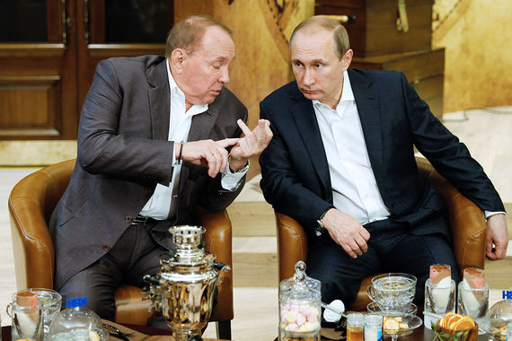 Президент Международного союза КВН Александр Масляков и президент России Владимир Путин