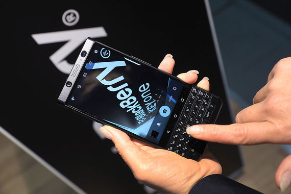 Blackberry KEYone выпускает китайская TCL