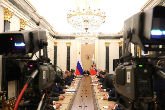 Савченко, избранный на седьмой губернаторский срок, стал единственным из старожилов, кто получил слово во время открытой части встречи с президентом