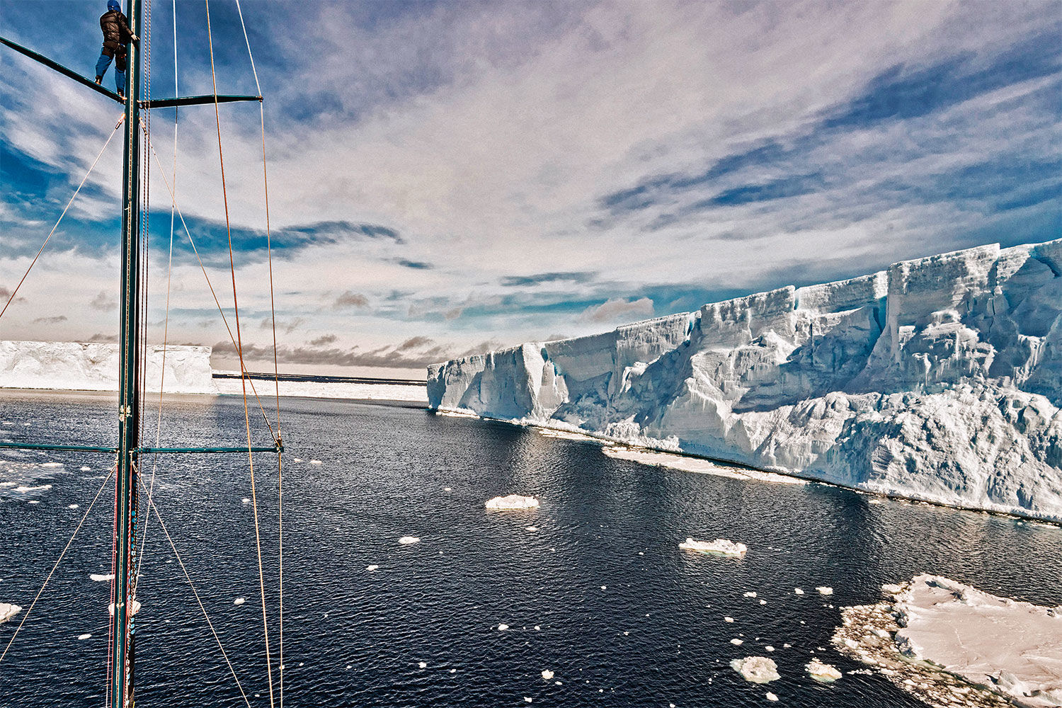 В своей самой масштабной экспедиции Pole2Pole путешественник и исследователь Майк Хорн должен совершить кругосветное путешествие так, чтобы пройти два полюса Земли