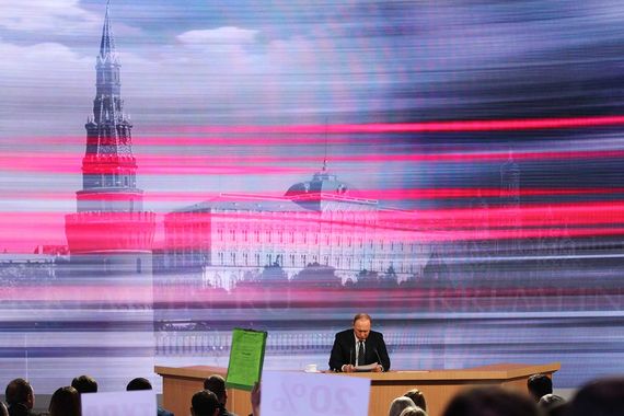 Главным фактором устойчивости положения губернатора являются его связи в окружении президента, так называемом политбюро, полагают эксперты компании «Минченко консалтинг»