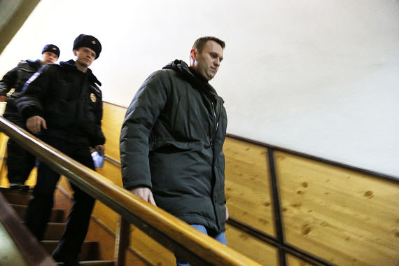 Алексея Навального задержали в подъезде дома в Москве (архивный кадр)