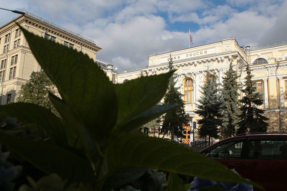 ЦБ отмечает, что в рамках ДСЖ у страховщика будет возможность инвестировать деньги в более широкий круг активов