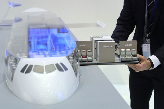 По информации следствия, Airbus прибегал к услугам сторонних консультантов при заключении сделок, используя так называемую систему черных касс