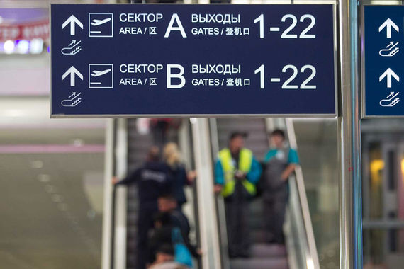 В июне из «Домодедово» начал летать первый китайский авиаперевозчик - Lucky Air. Компания выполняет три еженедельных рейса по маршруту Куньмин - Москва - Куньмин. Система навигации в аэропорту адаптирована под туристов из Китая. Как и у «Шереметьево», у веб-сайта «Домодедово» есть китайская версия