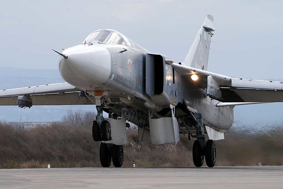 Один из российских Су-24 на авиабазе в Сирии. Архивное фото