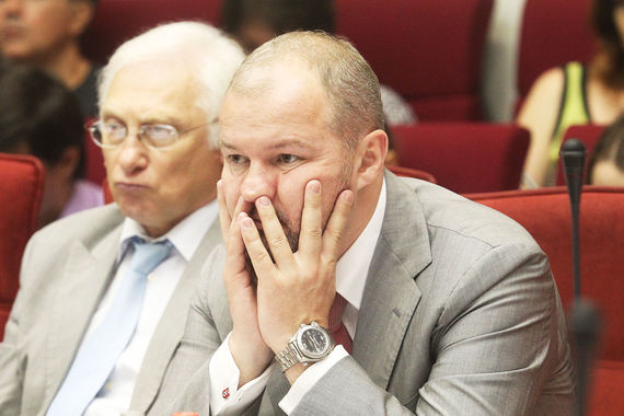 Половина «Рублевской ривьеры» досталась Aeon Corporation вместе с остальными активами Mirax Group, а, выкупив долю «Базэла», компания Троценко стала единоличным собственником проекта