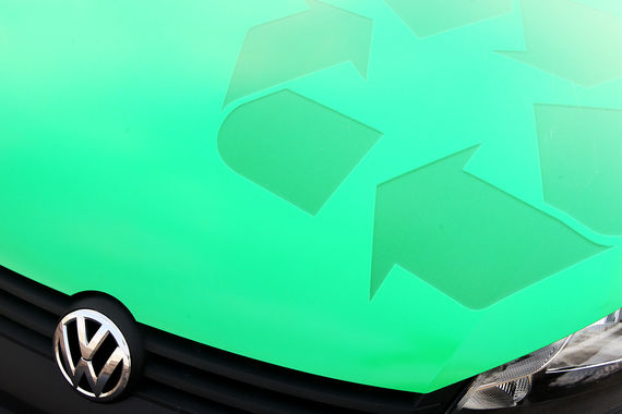 Сам Volkswagen не производит в России спецтехнику, в основном – легковые автомобили, говорит аналитик «Атона» Михаил Ганелин. В Крым подобная техника и не поставляется, отмечает он