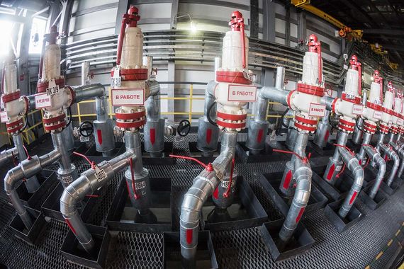 После сделки CEFC станет третьим крупнейшим акционером «Роснефти» после госкомпании «Роснефтегаз» (50% плюс 1 акция) и BP (19,75%)