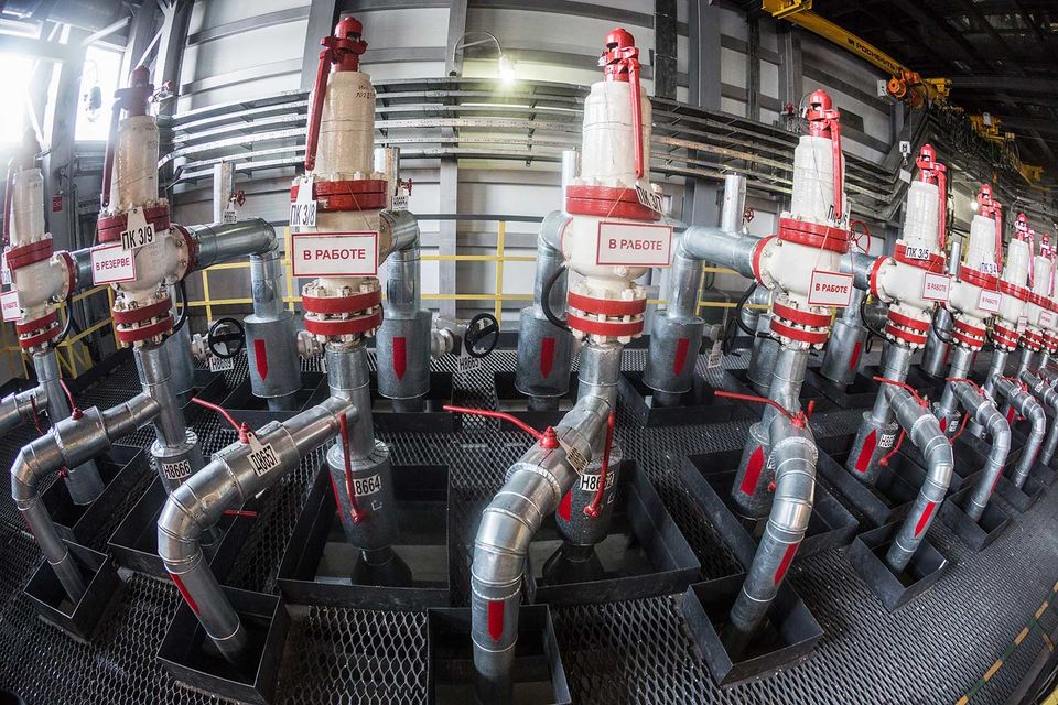 После сделки CEFC станет третьим крупнейшим акционером «Роснефти» после госкомпании «Роснефтегаз» (50% плюс 1 акция) и BP (19,75%)