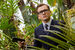 «Kingsman: Золотое кольцо» - продолжение пародийного шпионского боевика Мэттью Вона, в котором английские аристократы из секретной службы Kingsman сражаются с разного рода дегенератами. Вторая серия не так остроумна, свежа и стилистически выверена, как первая, но сделана почти так же лихо. В ней появляются ковбои из американской секретной службы Statesman, работающие под прикрытием алкогольного бизнеса, злодейка в исполнении Джулианны Мур и Элтон Джон, который довольно удачно вышучивает сам себя