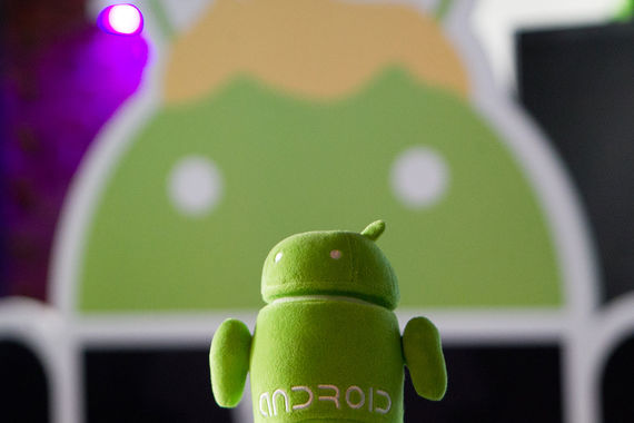Android-устройствам угрожают не только шифровальщики. Хакеры освоили различные методики краж денег у владельцев таких гаджетов