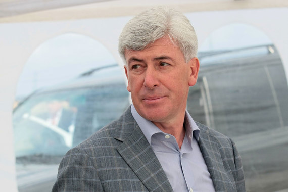 В 1999 г. Израйлит стал гендиректором «Усть-Луги»