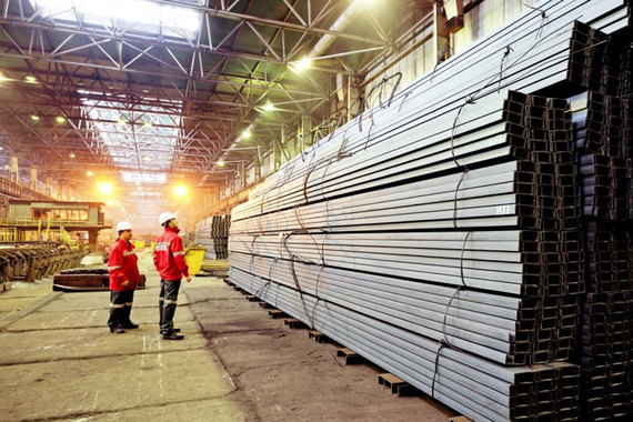 Совладельцы Evraz Александр Абрамов и Александр Фролов снизили свои доли суммарно на 0,3% и получили за акции $13,2 млн.
