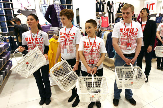 Uniqlo вышла на российский рынок в 2010 г., открыв первый магазин в московском торгово-развлекательном центре «Атриум»