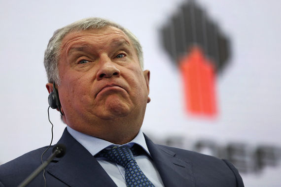 По мнению Сечина, цель соглашения ОПЕК+ - нормализация запасов нефти - полностью не реализована, говорить о переломе на нефтяном рынке рано