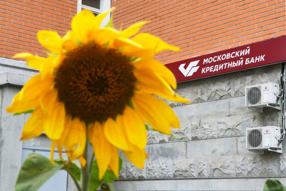Как сообщил в пятницу РБК, в проспекте выпуска акций банк признается инвесторам, что ему нужен дополнительный капитал, чтобы соответствовать требованиям, предъявляемым к системно значимым банкам
