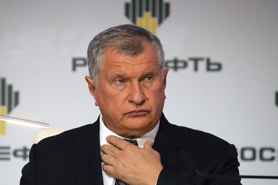 У «Роснефти» много инвестпроектов, в этом году инвестиции в поддержание и развитие компании должны составить 1,1 трлн руб., а в 2018 г. – 1,3 трлн руб., говорил Сечин