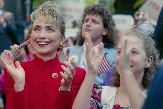 «Если мне хочется сбросить ту или иную статью с первой полосы, я просто меняю свою стрижку», - сказала Хиллари Клинтон в 1995 г., будучи первой леди страны (цитата по NYT)