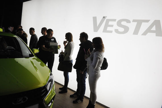 На Vesta SW и Vesta SW Cross высокий спрос, а ситуация, сложившаяся у дилеров, – обычная для вывода новинок на рынок, говорит представитель «АвтоВАЗа»