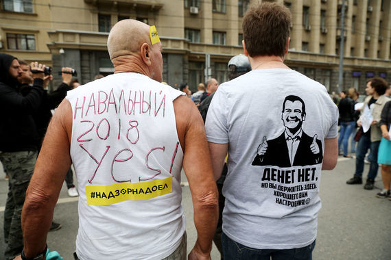 Навальный считает, что отказы горадминистраций координируются из Москвы, поэтому он планирует подать в суд на президента и его администрацию