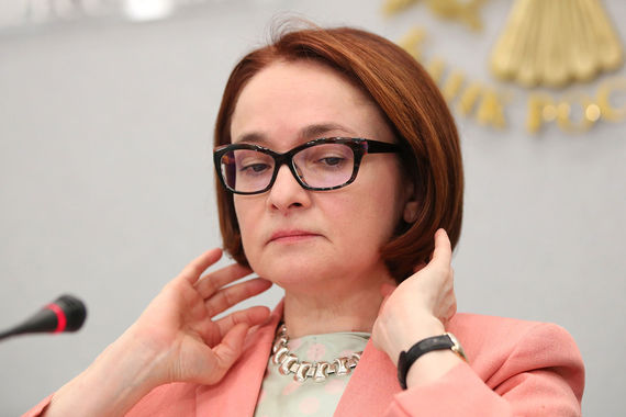 Отвечая на вопрос об иностранных инвестициях, Набиуллина отметила, что в последние два года российская экономика переживала кризис и прямые иностранные инвестиции снизились, не все из инвесторов вернулись