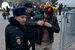 Полиция проверяет сумки и документы прохожих