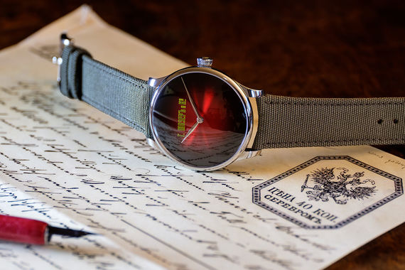 Швейцарские часовщики выпустили часы к юбилею революции