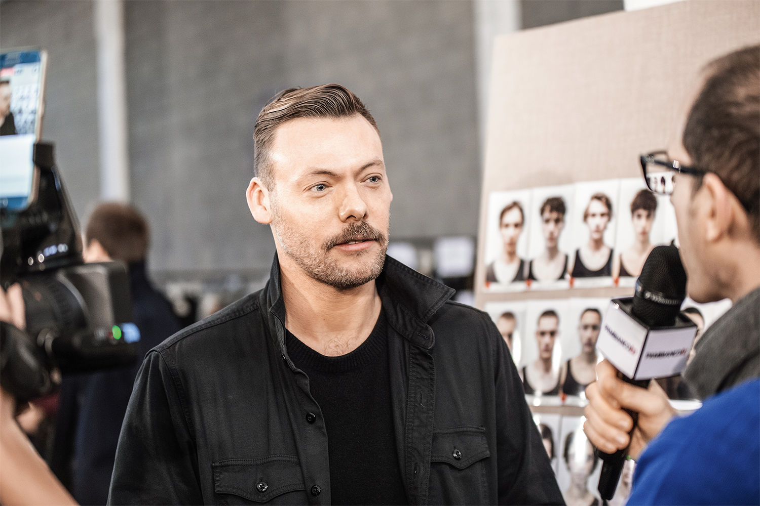 Креативный директор Dirk Bikkembergs Ли Вуд работает в компаниис июня 2016 г.