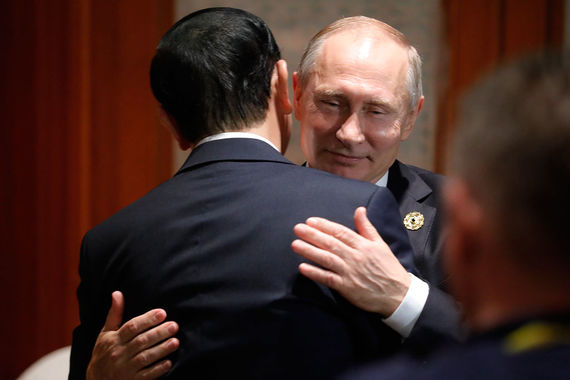 Встреча Путина с Трампом на АТЭС оказалась очень краткой