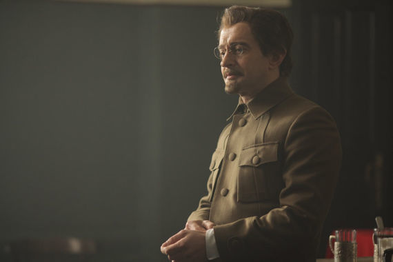 Кадр из сериала «Троцкий»