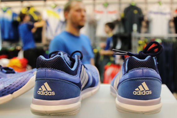 Первую масштабную волну закрытий Adidas провел в 2015 г. – меры коснулись 200 российских магазинов, спустя год закрылось еще 80.