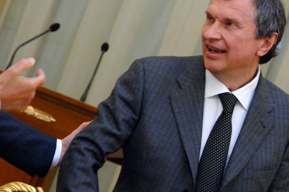 В понедельник пресс-секретарь «Роснефти» Михаил Леонтьев сообщил, что Сечин повестку не получил