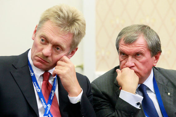 Пресс-секретарь российского президента Дмитрий Песков и главный исполнительный директор «Роснефти» Игорь Сечин