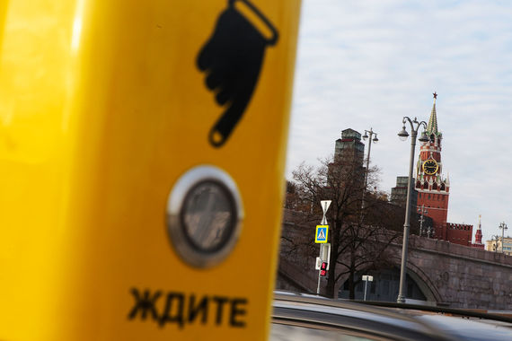 Конституция устанавливает процедуру оглашения ежегодного послания президента, но не конкретизирует сроки таких выступлений